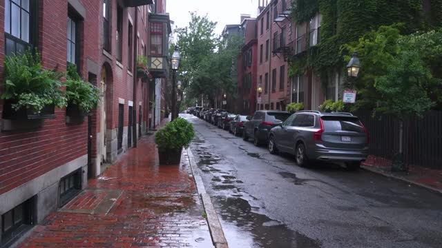 🇺🇸 Бостон, Массачусетс - Прогулка под проливным дождем в Бикон-Хилл смотреть онлайн