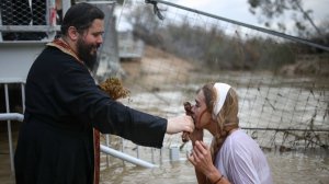 Великий чин освящения воды прошел в канун Крещения на Западном берегу реки Иордан