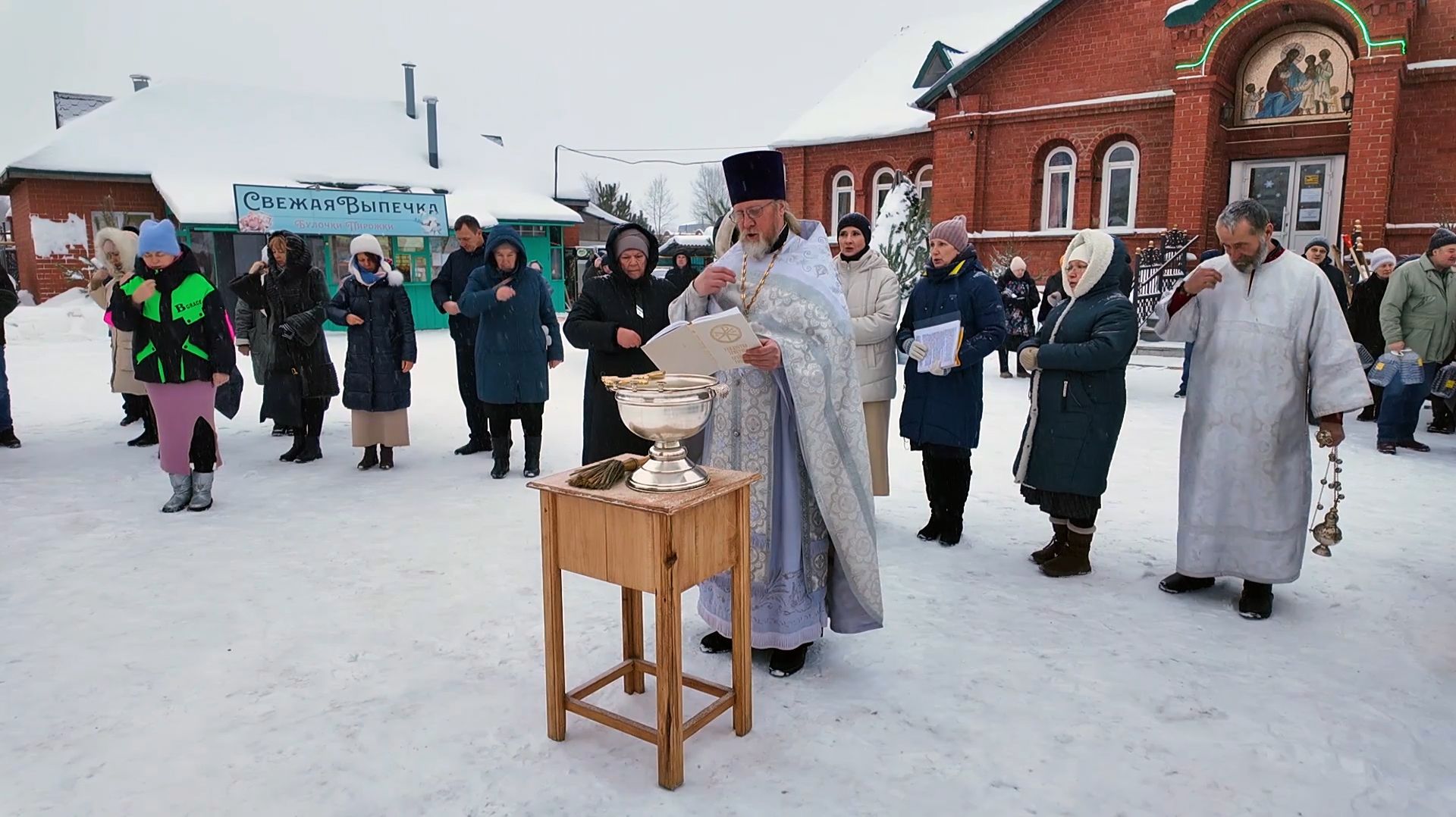 В Храме отмерили праздник Крещения смотреть онлайн