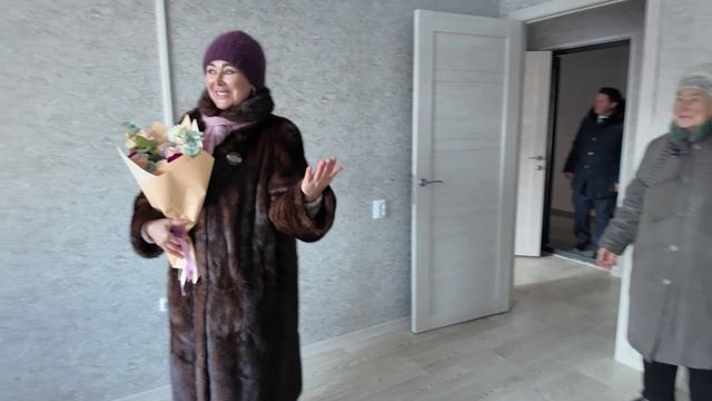 Константин Шестаков вручил ключи от новых квартир в домах на Русской, 57ш во Владивостоке. смотреть онлайн