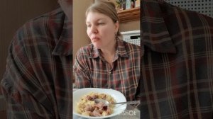 Мукбанг. Макароны с тушенкой, квашеная капуста, маринованные грузди