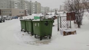 С припаркованными машинами возле мусорных баков в Магадане будут бороться по-новому