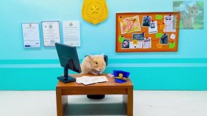 Не бойся, малыш босс, офицер Хомяк уже в пути