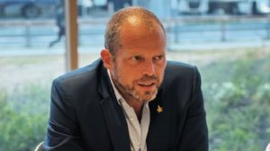 В Бельгии переделали лозунг "Америка прежде всего" на "Америка в одиночестве"