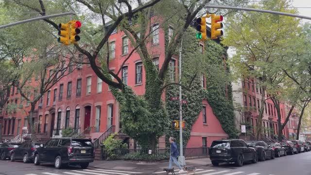 🇺🇸 Нью-Йорк 🍂🎃👻атмосфера осени в Гринвиче и Вест-Виллидж смотреть онлайн