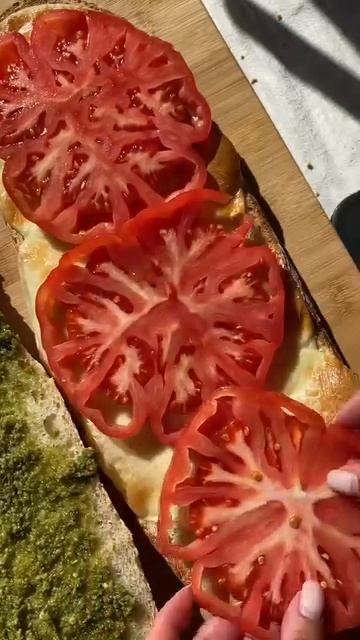 Сэндвич. песто, томат. смотреть онлайн