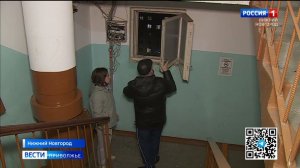 Почти год жители дома №24 по улице Космической не могут добиться замены окон в подъездах