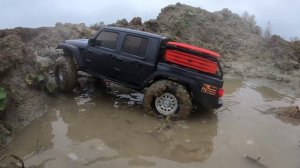 Defender 4х4 против Axial Gladiator на бездорожье