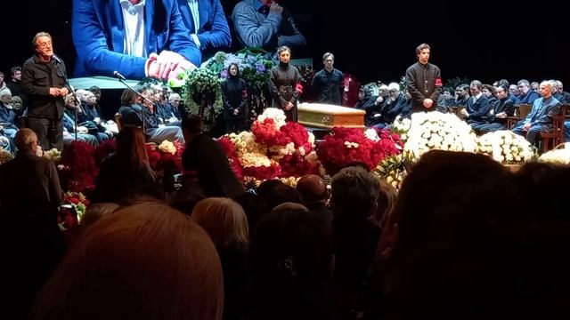 Леонид Ярмольник на церемонии прощания с Игорем Золотовицким 17.01.26. смотреть онлайн