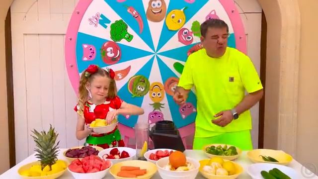 Настя устроила вечеринку и позвала друзей смотреть онлайн