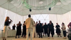 Joseph avatar Дал мастер-класс на свадьбе в России