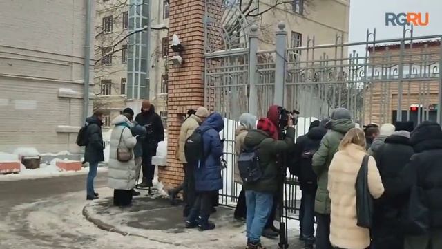 Обстановка у дома в Хамовниках, где выселяют Долину смотреть онлайн