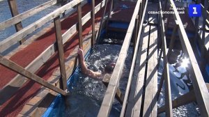 Крещение Господне: в Херсонесе верующие окунулись в реку Героон