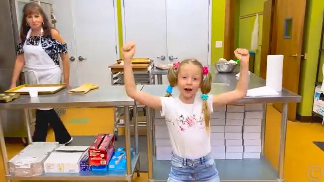 Папа подготовил сюрприз для Насти на Хэллоуин смотреть онлайн