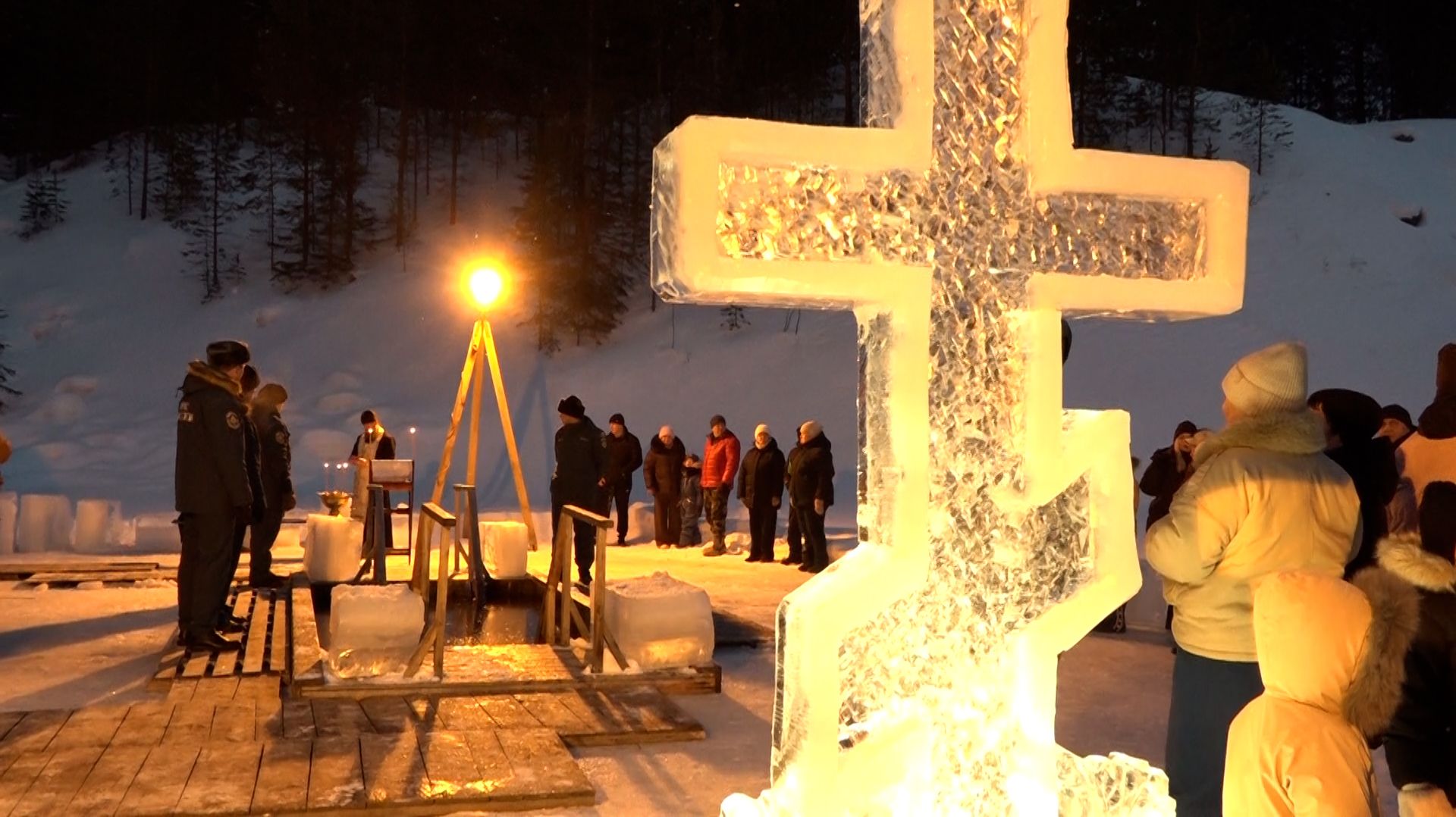 Традиционные крещенские купания смотреть онлайн