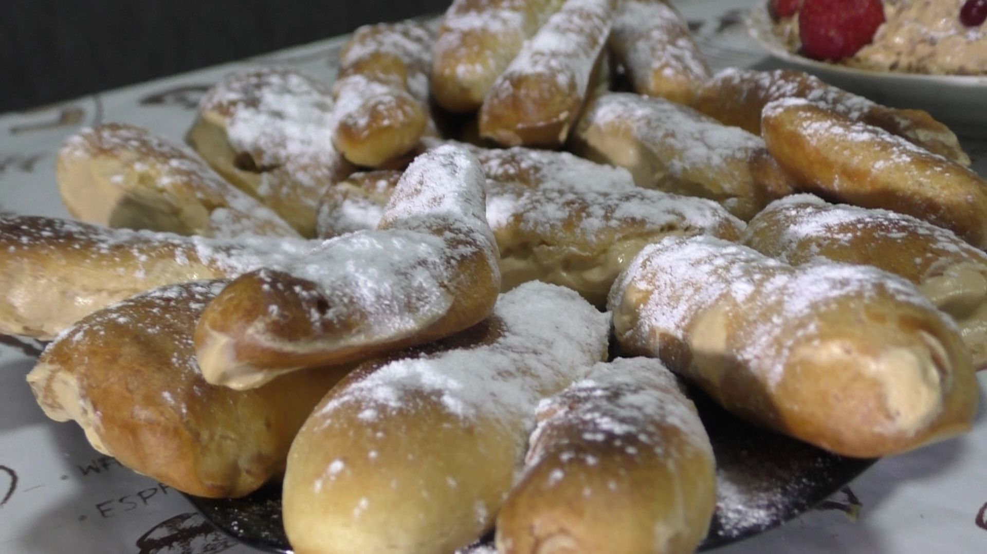 ЭКЛЕРЫ! Я ВСЁ ТАКИ ИХ СДЕЛАЛ ХОТЬ И НЕ С ПЕРВОГО РАЗА {ТОРТ ЭКЛЕР} смотреть онлайн