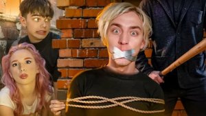 ВЛАД А4 - ЗА НАМИ ОХОТЯТСЯ БАНДИТЫ !