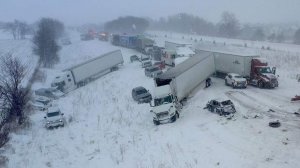 Гигатнтская авария в США: более ста автомобилей столкнулись на трассе в штате Мичиган