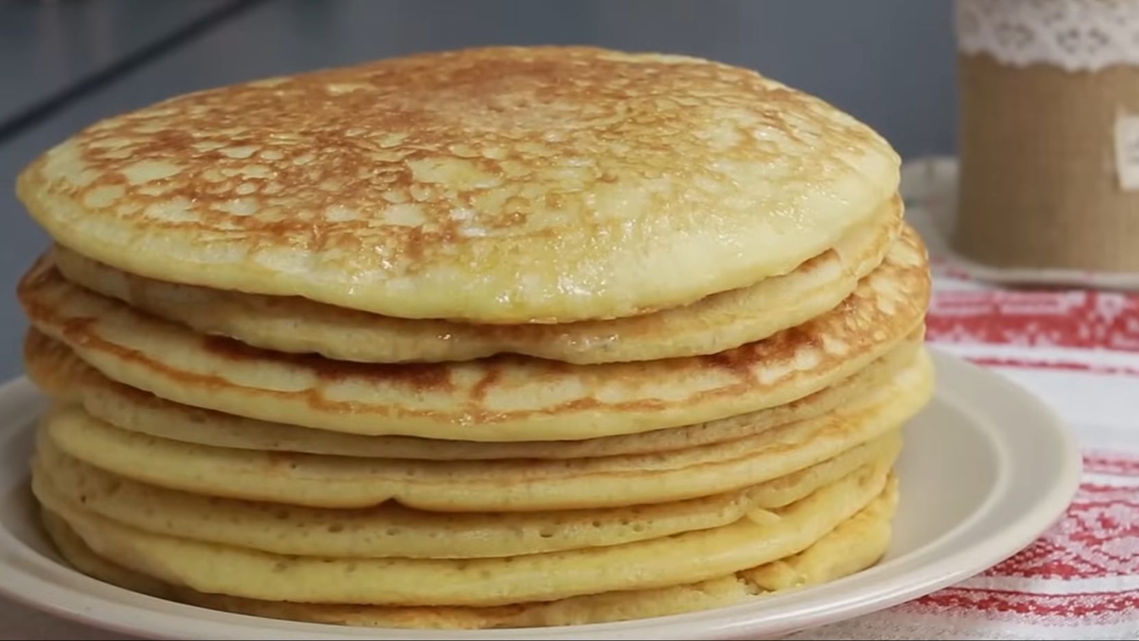 Толстые блины на молоке - рецепт на Eda.video смотреть онлайн