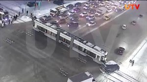 Неисправный трамвай парализовал движение на улице Рихарда Зорге в Уфе