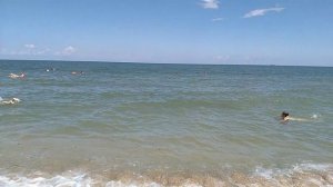 Плаваем до обеда в Азовском море в станице Голубицкая