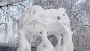 ЗАСТЫВШИЕ ШЕДЕВРЫ «ВОЛШЕБНОГО ЛЬДА СИБИРИ» В МОРОЗЫ ЕЩЕ ПРЕКРАСНЕЕ