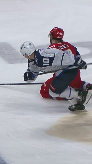 ПЕРЧАТКОЙ или было что-то ещё 😏 #КХЛ смотреть онлайн