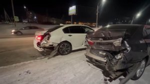 Появились кадры с места ДТП с участием микроавтобуса и шести легковушек в Улан-Удэ