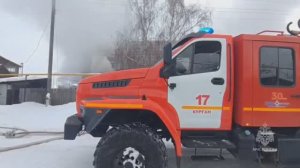 Из горящего дома спасли мужчину в Кургане.