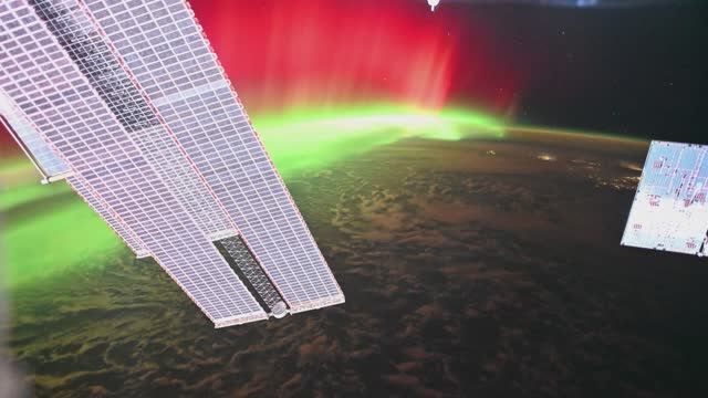 Красота Северного сияния из космоса, 19 января 2026 года смотреть онлайн