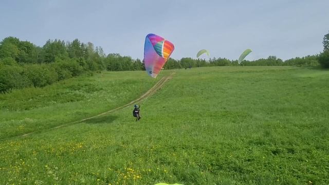 Бесплатные тренировки с парапланом на Можайке. РФСОО "Парапланеризм "Мастер посадки" смотреть онлайн