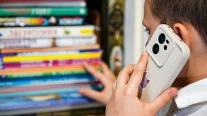 Дети попросили у ИИ-Деда Мороза 100 кг пельменей и 10 кг золота