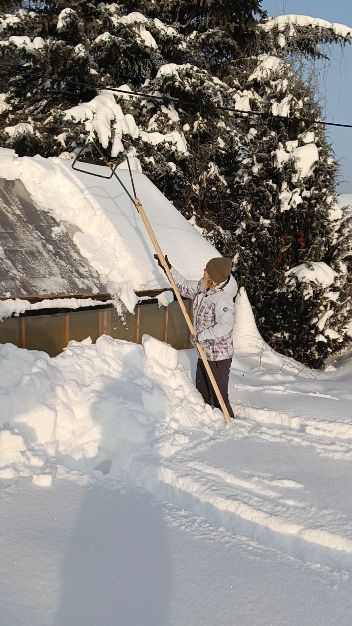 Тестирую приспособление для чистки снега с крыш смотреть онлайн