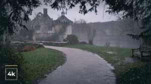 4К Расслабляющая прогулка под дождем 🌧️ В туманном 650-летнем замке