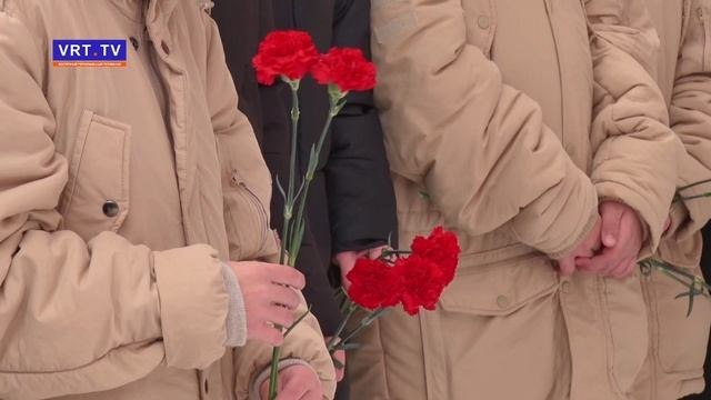 Установка мемориальной доски участнику СВО Василию Матросову смотреть онлайн