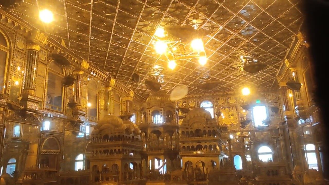Золотой город внутри храма джайнов Насиян смотреть онлайн