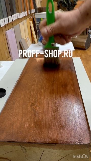 Масло для дерева, цвет коричневый орех. Нанесение на древесину, брус из кедра. смотреть онлайн
