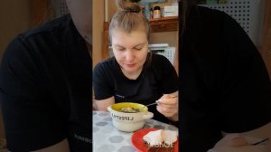 Мукбанг. Куриный суп, бородинский хлеб с индейкой