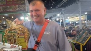 Вечерний фут-корт с море продуктами на острове Фукуок