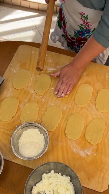 Домашние сочники за 20 минут( полный рецепт у меня на ТГ) смотреть онлайн