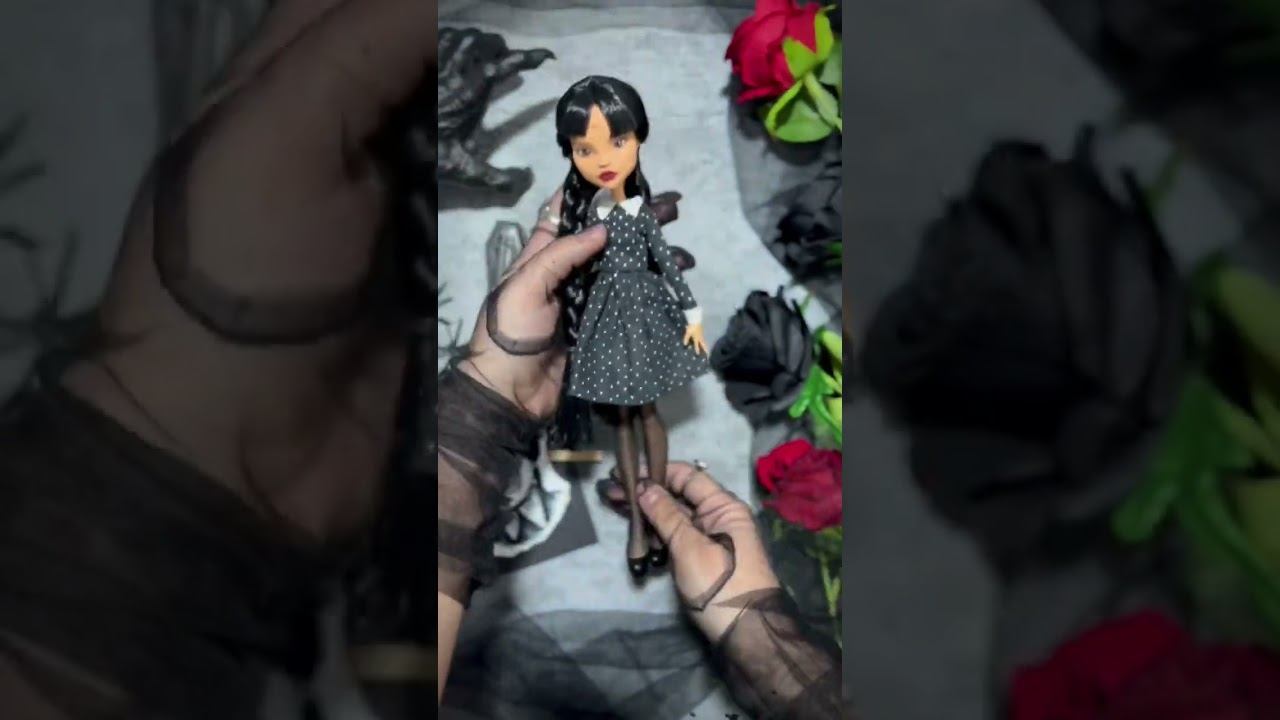 Кукла Уэнздей