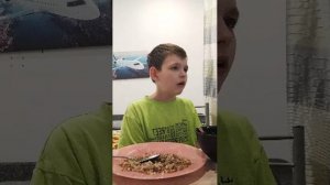 я ем но другое и с мультиком