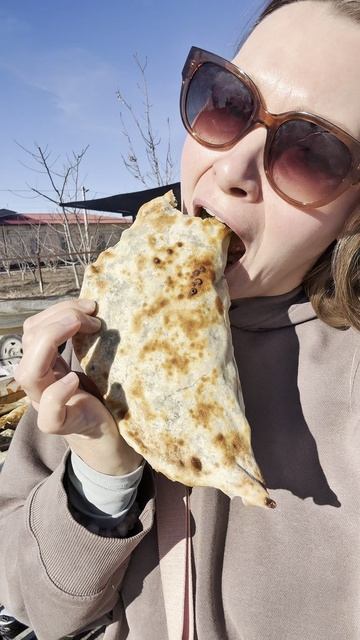 Кок самса зеленью. Только в предгорье Ташкента. #самса #тандыр