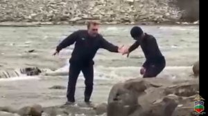 В КЧР участковые задержали правонарушителя, который пытался убежать от них по руслу горной реки