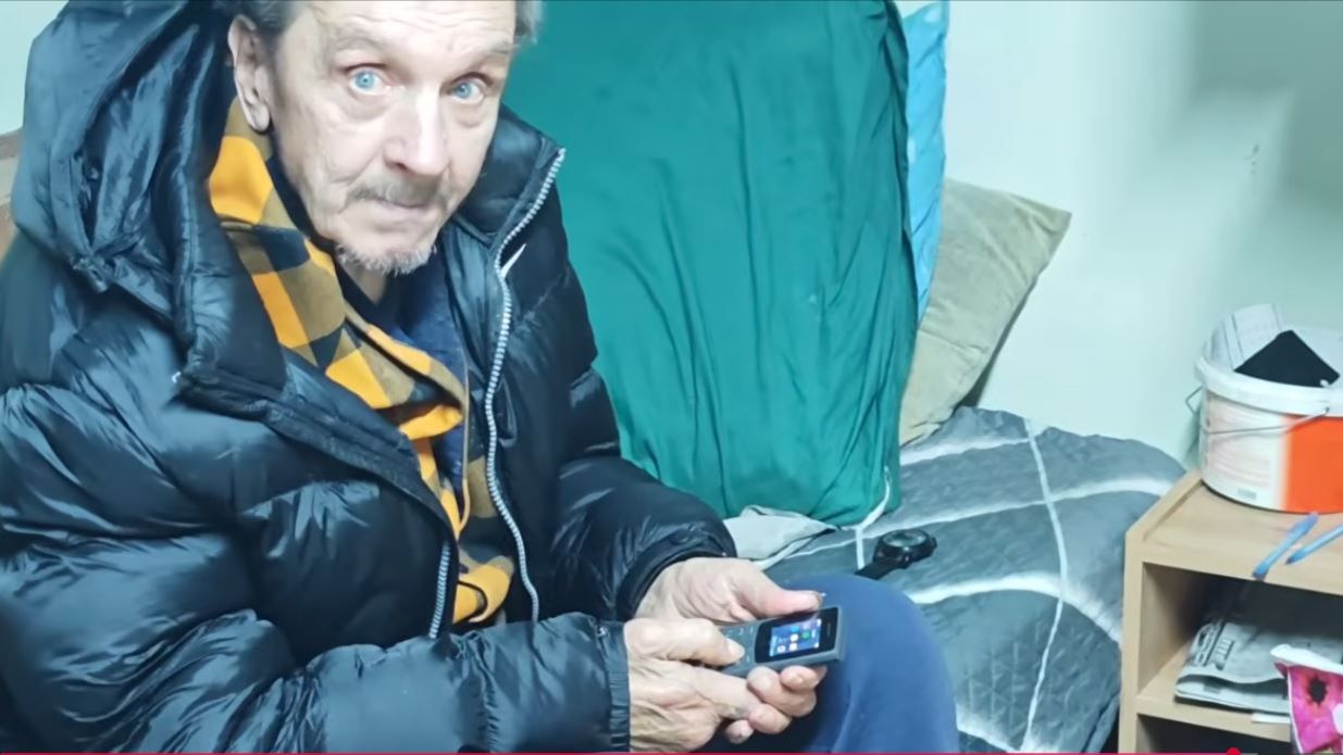 СПАСИБО СПОНСОРАМ ЧТО ПОМОГАЮТ СТАРИКАМ смотреть онлайн