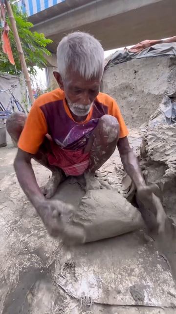 Полный процесс изготовления традиционной глиняной чайной чашки в Индии смотреть онлайн