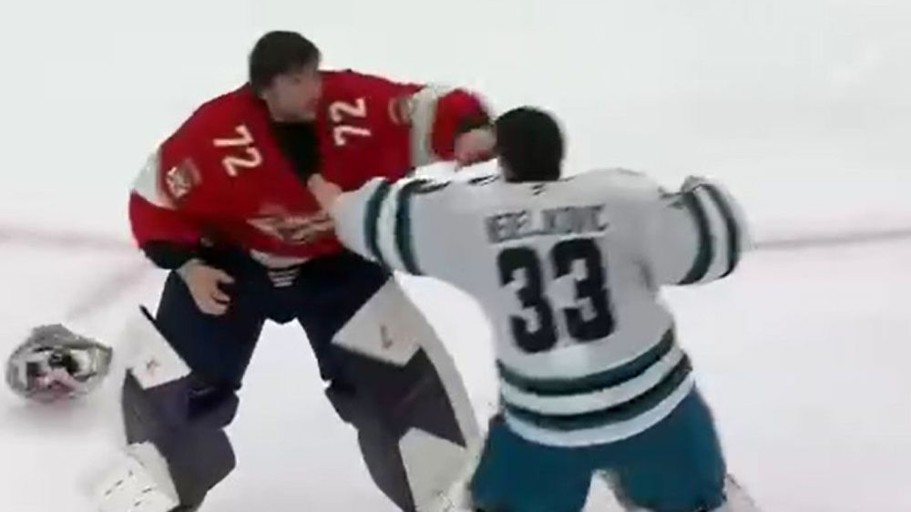 Вратарь из России Бобровский подрался с американским голкипером Недельковичем смотреть онлайн