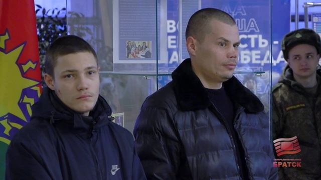Четверых братчан проводили в Шелехов для подписания контракта с Министерством обороны смотреть онлайн