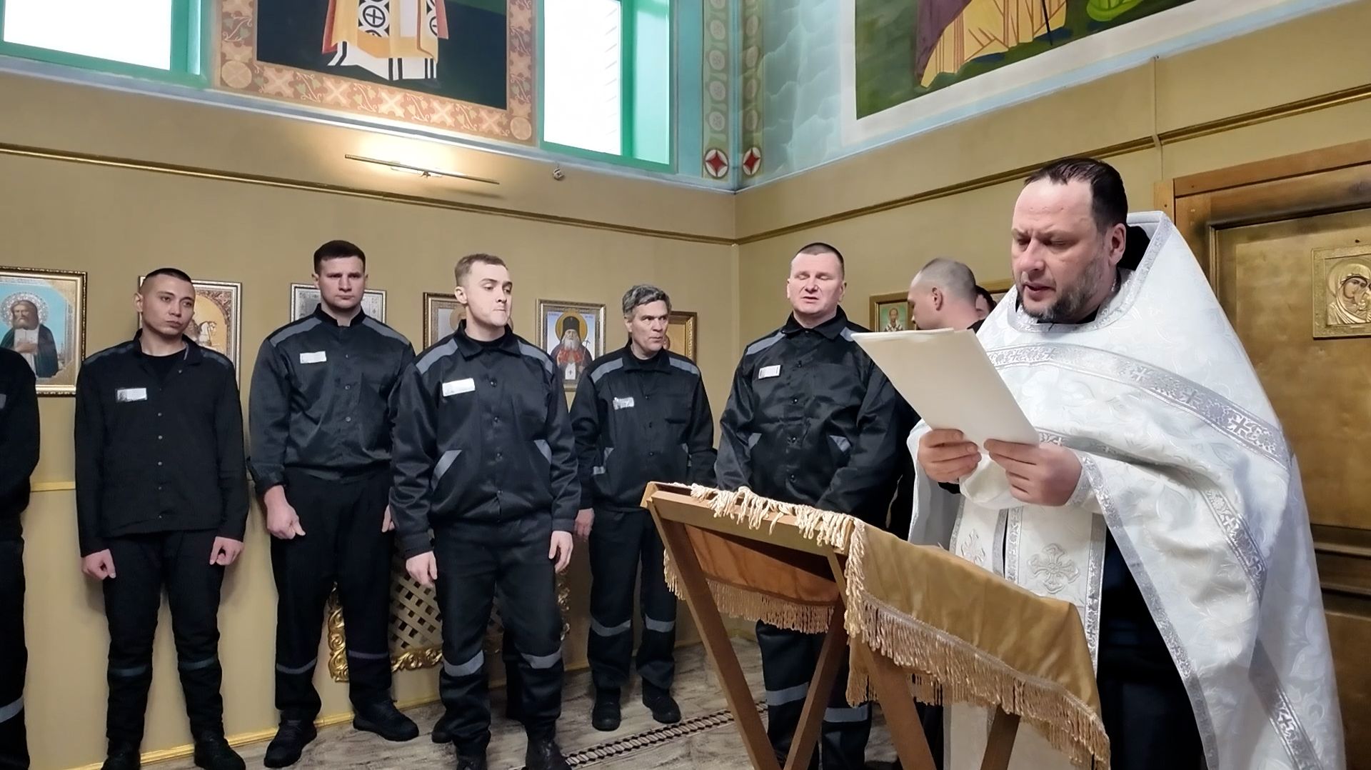 В исправительной колонии №11 отметили Крещение смотреть онлайн