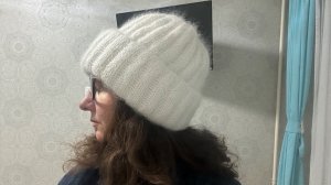 Роскошная зимняя вязаная женская шапка